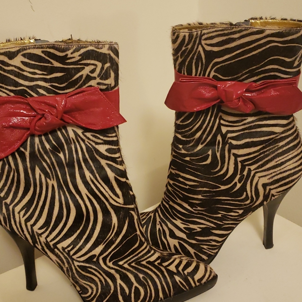 Ponyskin print booties with bow